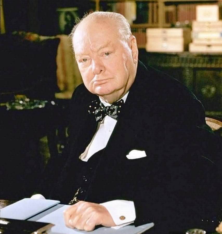 Winston Churchill - Toutes les grandes choses sont simples, et beaucoup peuvent être exprimées en un seul mot: liberté, justice, honneur, devoir, miséricorde, espoir.